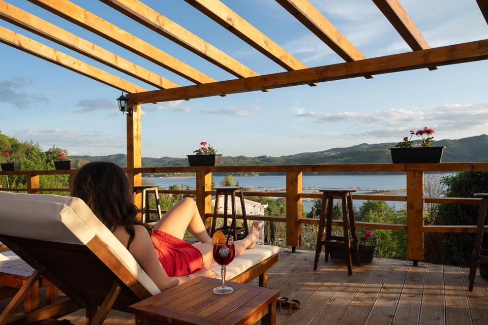View (from property/room), Balcony/Terrace, Lake view