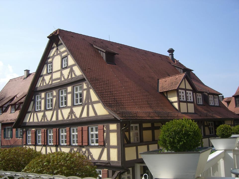Property building, Restaurant/places to eat