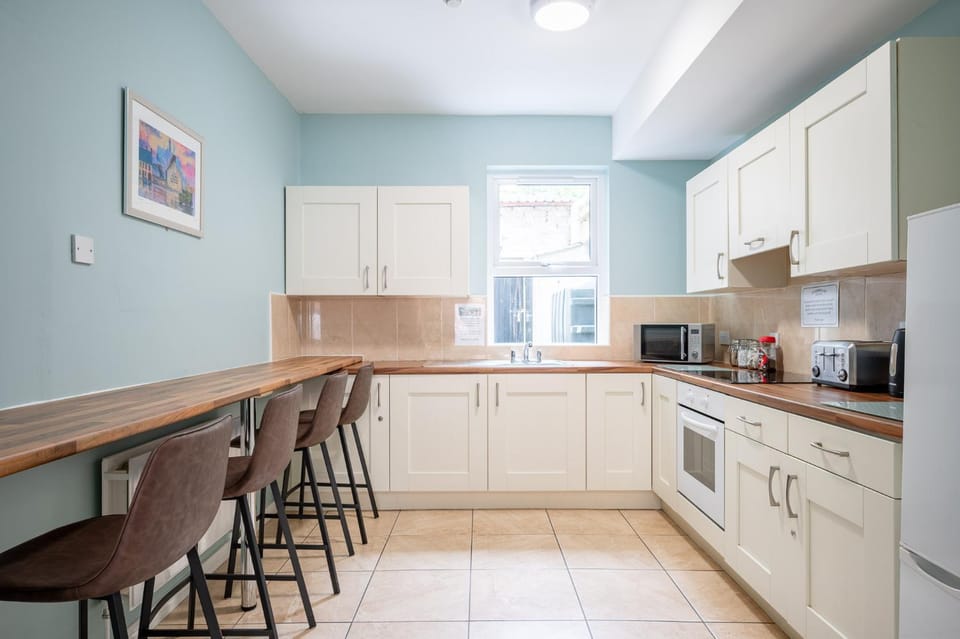 Kitchen or kitchenette, Communal kitchen, Breakfast