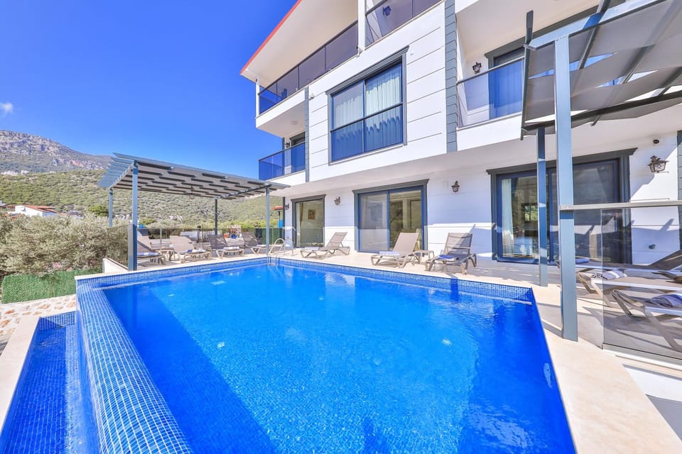 Swimming pool, Swimming pool