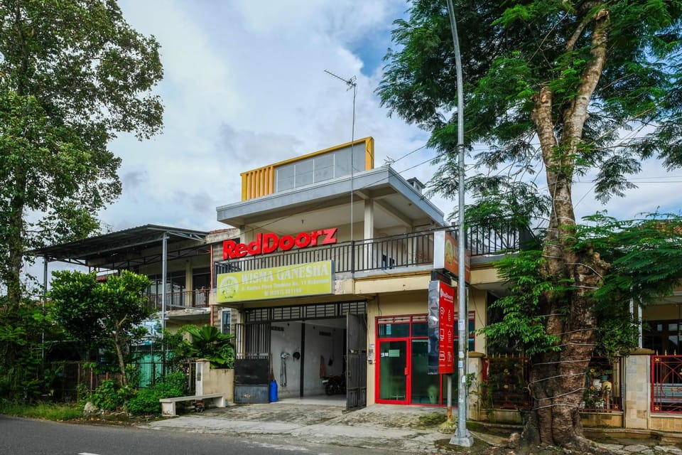 Facade/entrance