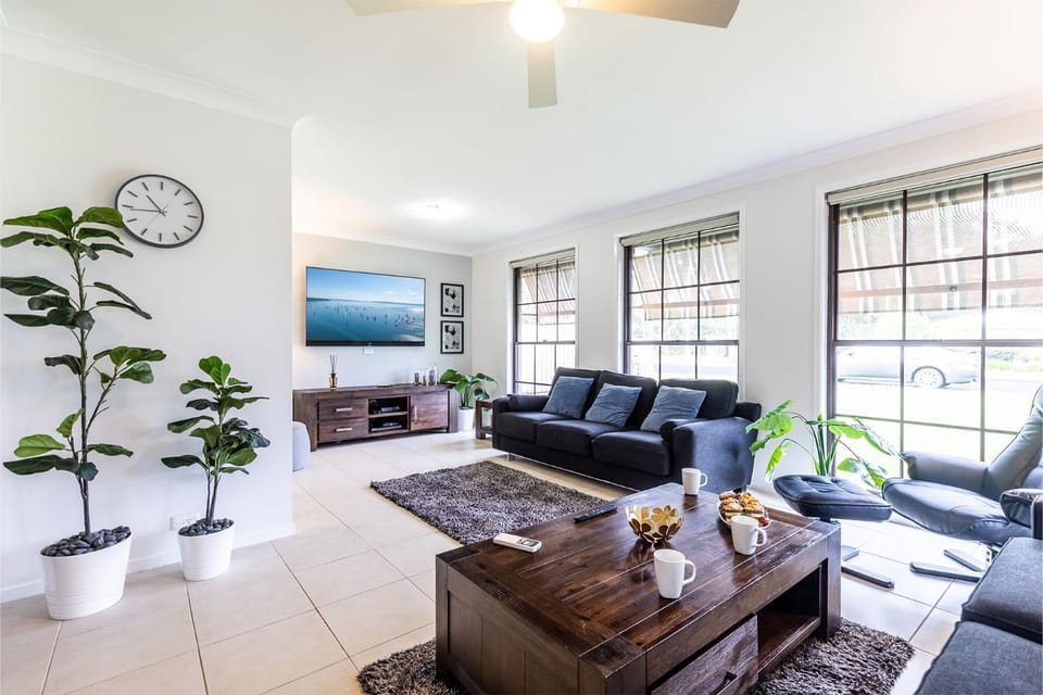 Willows At The Bay Large House with Aircon WI-FI and Boat Parking House in Shoal Bay