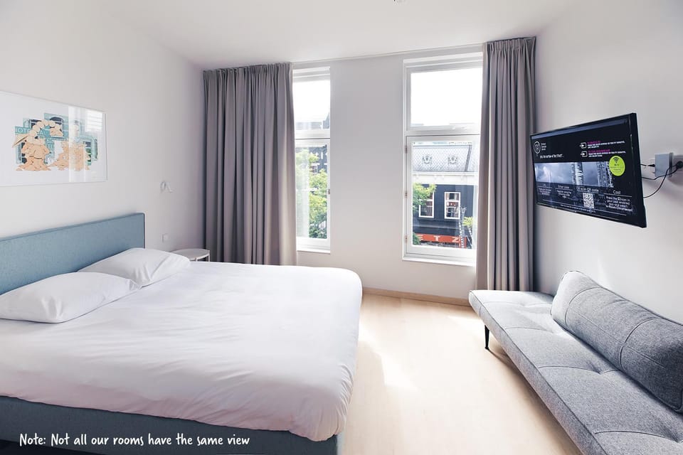 Bed, Living room, Photo of the whole room, Seating area, Bedroom