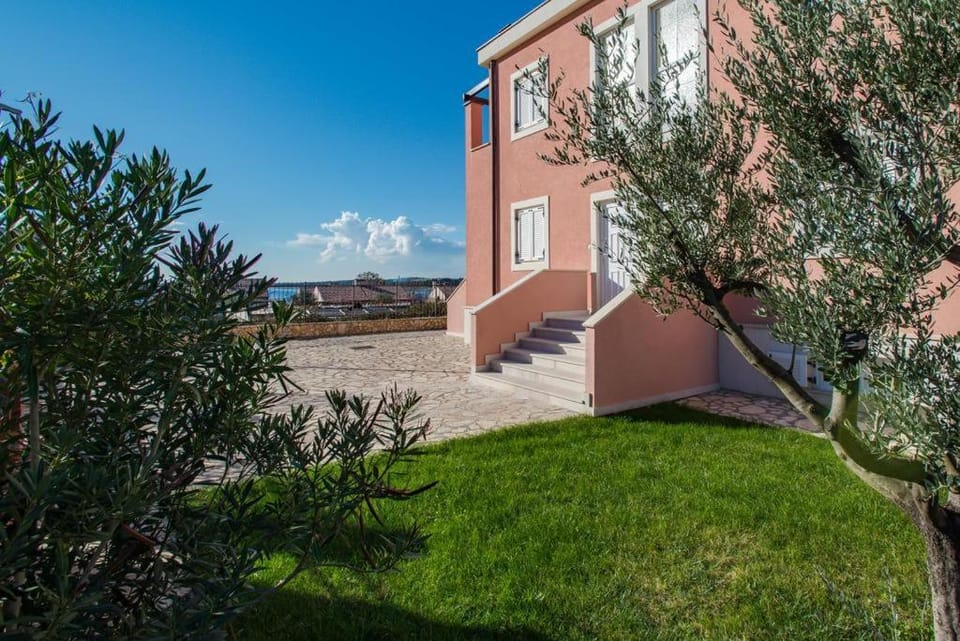 Patio, Facade/entrance, Garden