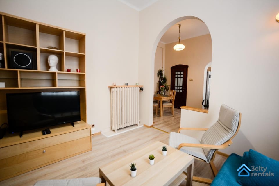 TV and multimedia, Kitchen or kitchenette, Living room, Seating area, Dining area