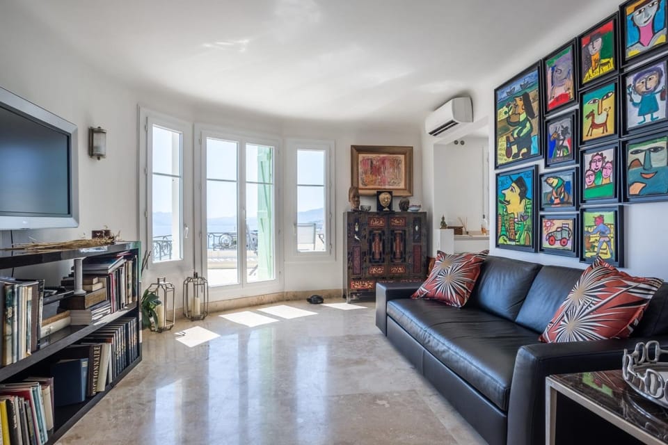 Art Deco Luxury Apartment with Breath Taking View on Cannes Bay by Olidesi Apartment in Cannes