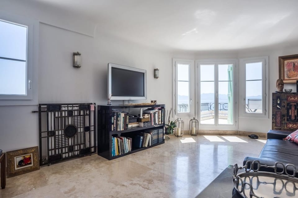 Art Deco Luxury Apartment with Breath Taking View on Cannes Bay by Olidesi Apartment in Cannes