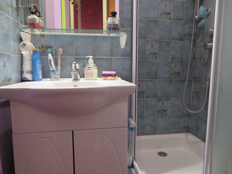 Studio cabine à Sète avec terrasse, parking et proche plage - FR-1-338-375 Cabin in Occitanie