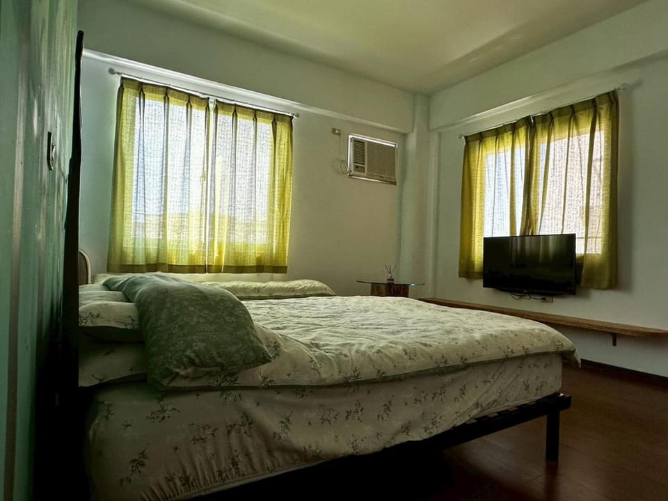 Bed, TV and multimedia, air conditioner