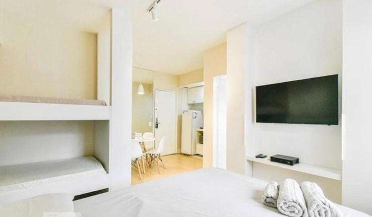 Bed, TV and multimedia, Bedroom