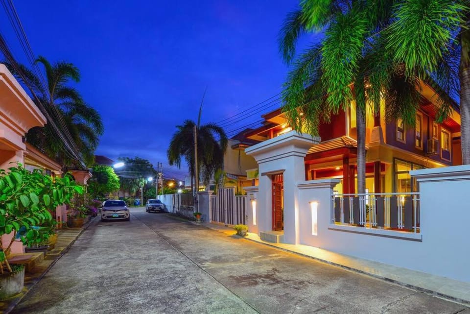 74 Patong villa walk to Bangla Rd in 10min 3 room cozy modern style Villa in Patong