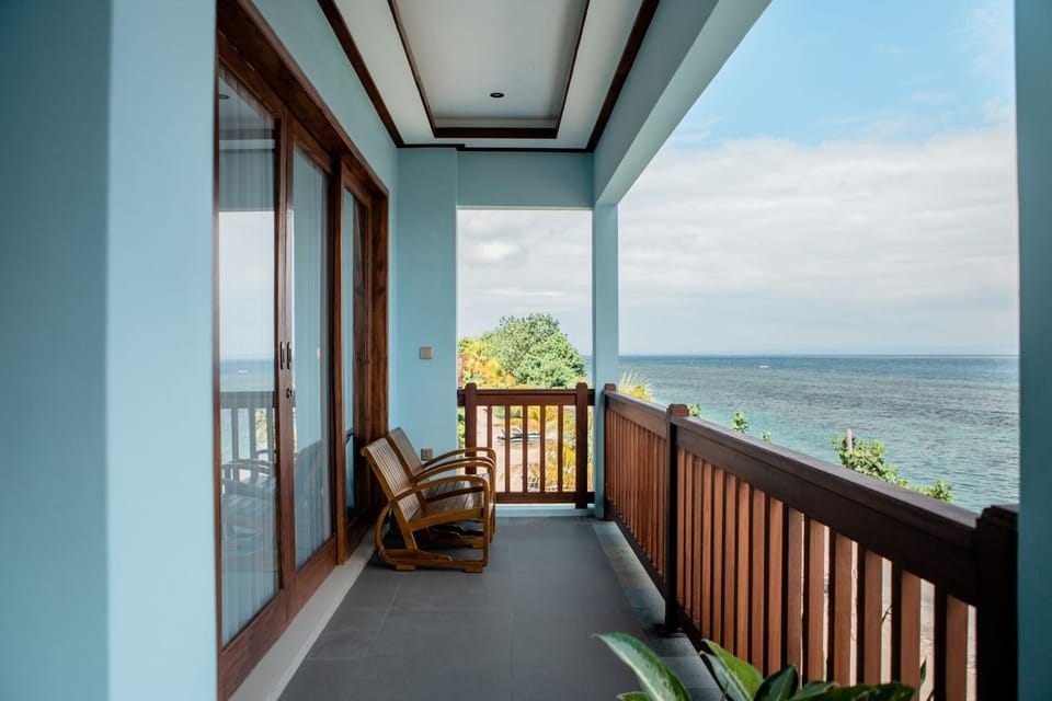 View (from property/room), Balcony/Terrace, Seating area, Sea view