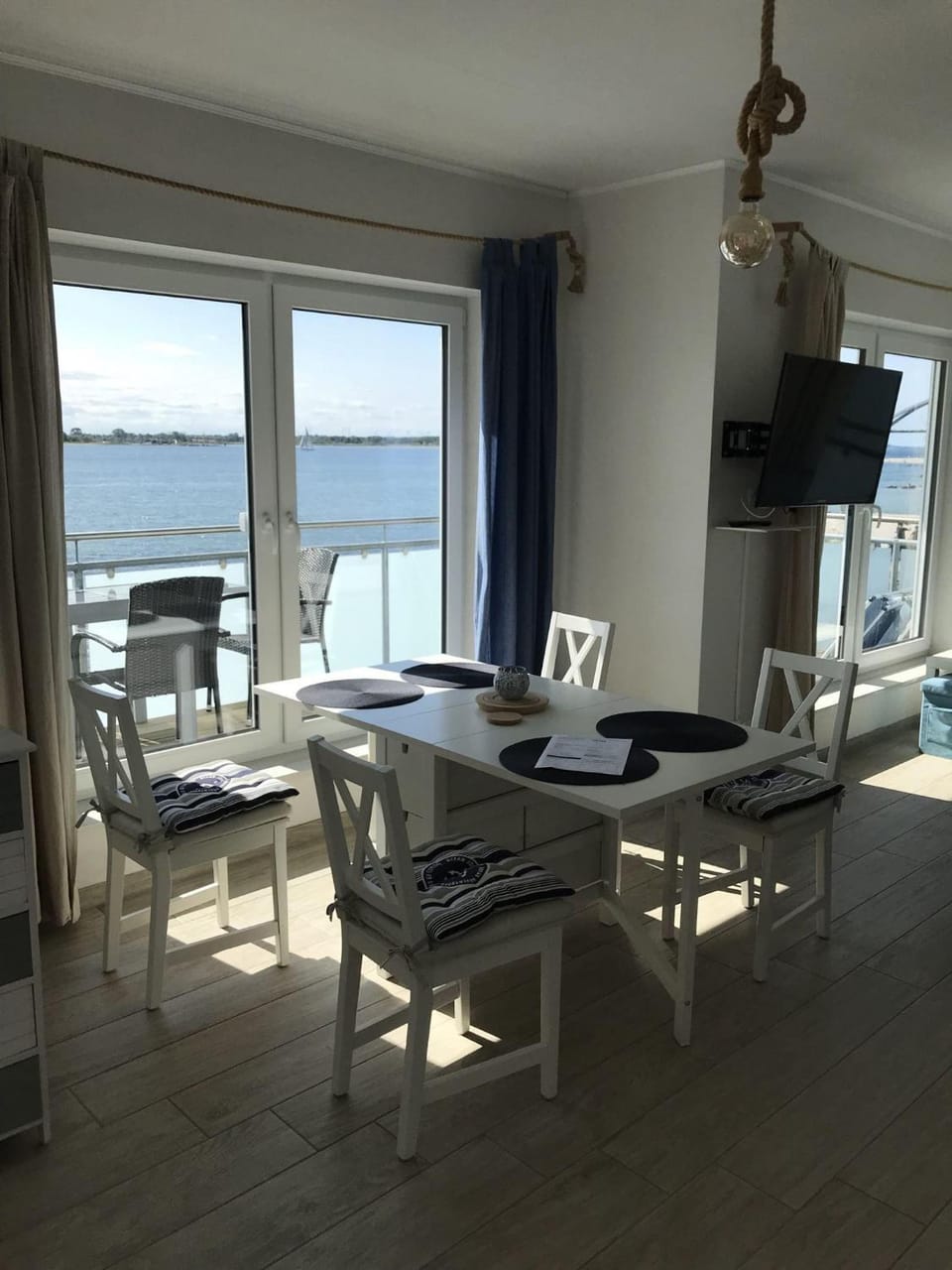 TV and multimedia, View (from property/room), Seating area, Dining area, Sea view