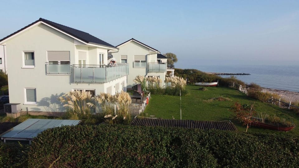 Property building, Day, Natural landscape, Garden, Garden view, Sea view