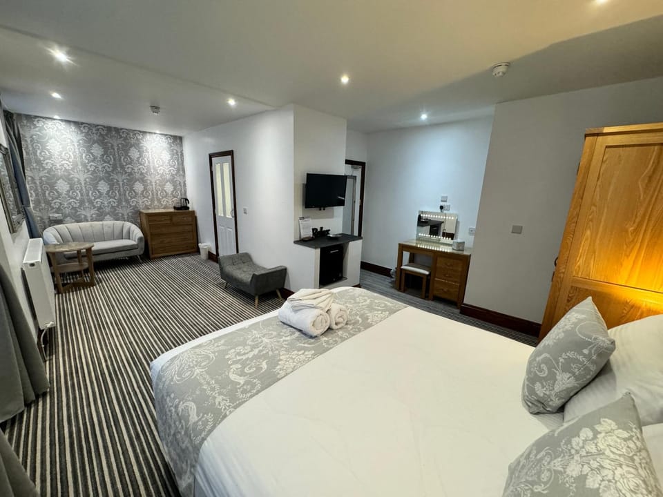 Bed, TV and multimedia, Photo of the whole room, Seating area, towels