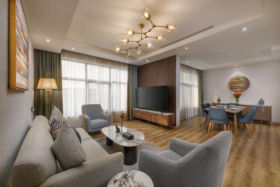 TV and multimedia, Living room, Seating area, Evening entertainment