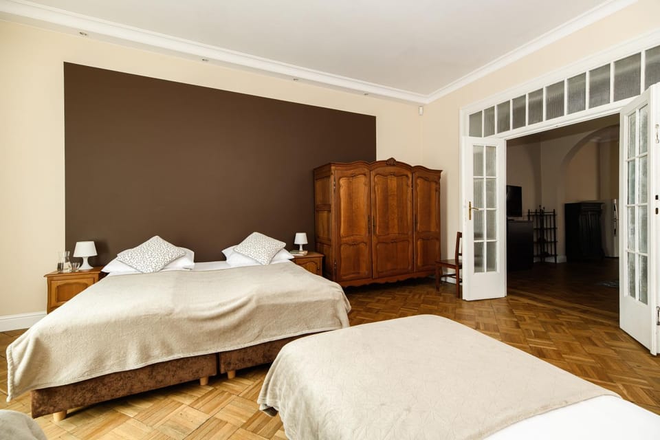 Bed, Photo of the whole room, Bedroom, group of guests
