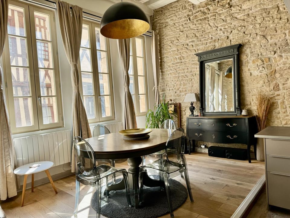 Seating area, Dining area