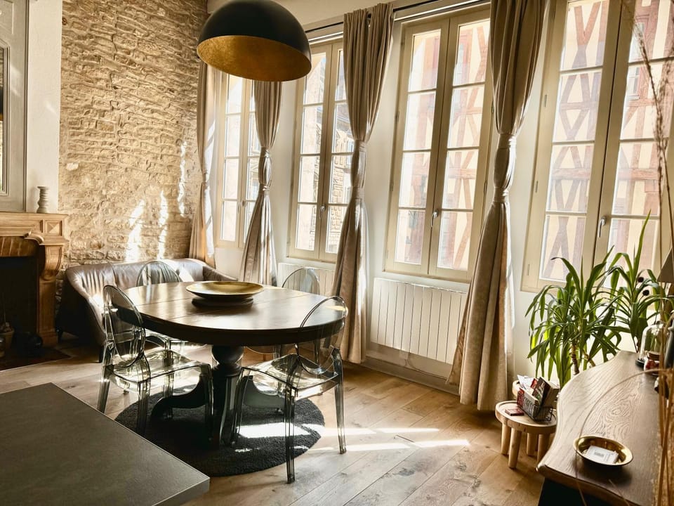 Seating area, Dining area