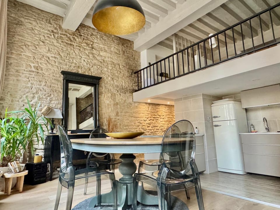 Seating area, Dining area, kitchen