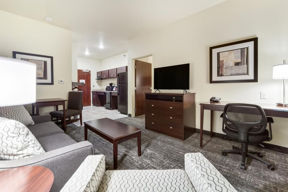 Coffee/tea facilities, Kitchen or kitchenette, Living room