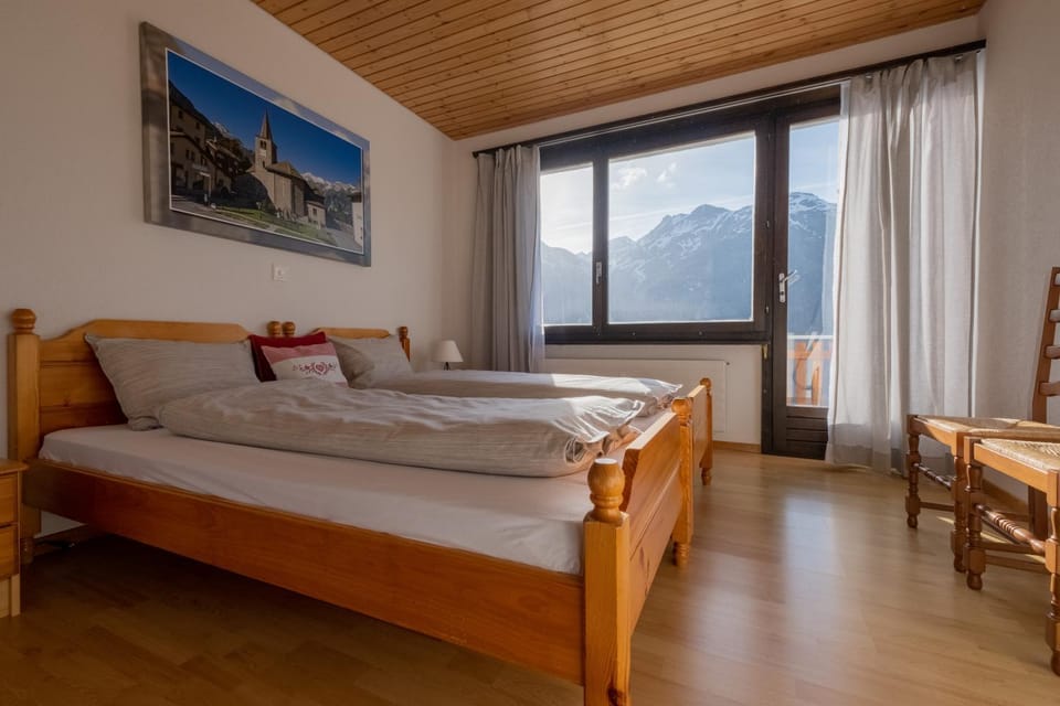 Balcony/Terrace, Photo of the whole room, Bedroom, Mountain view