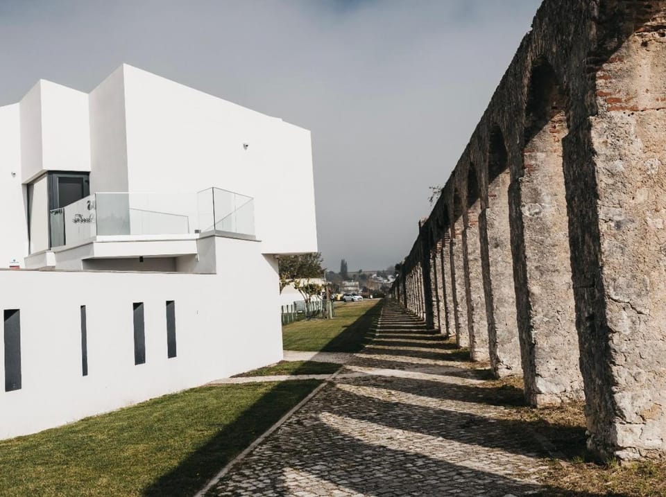 &Tales Suites - Óbidos Bed and Breakfast in Óbidos