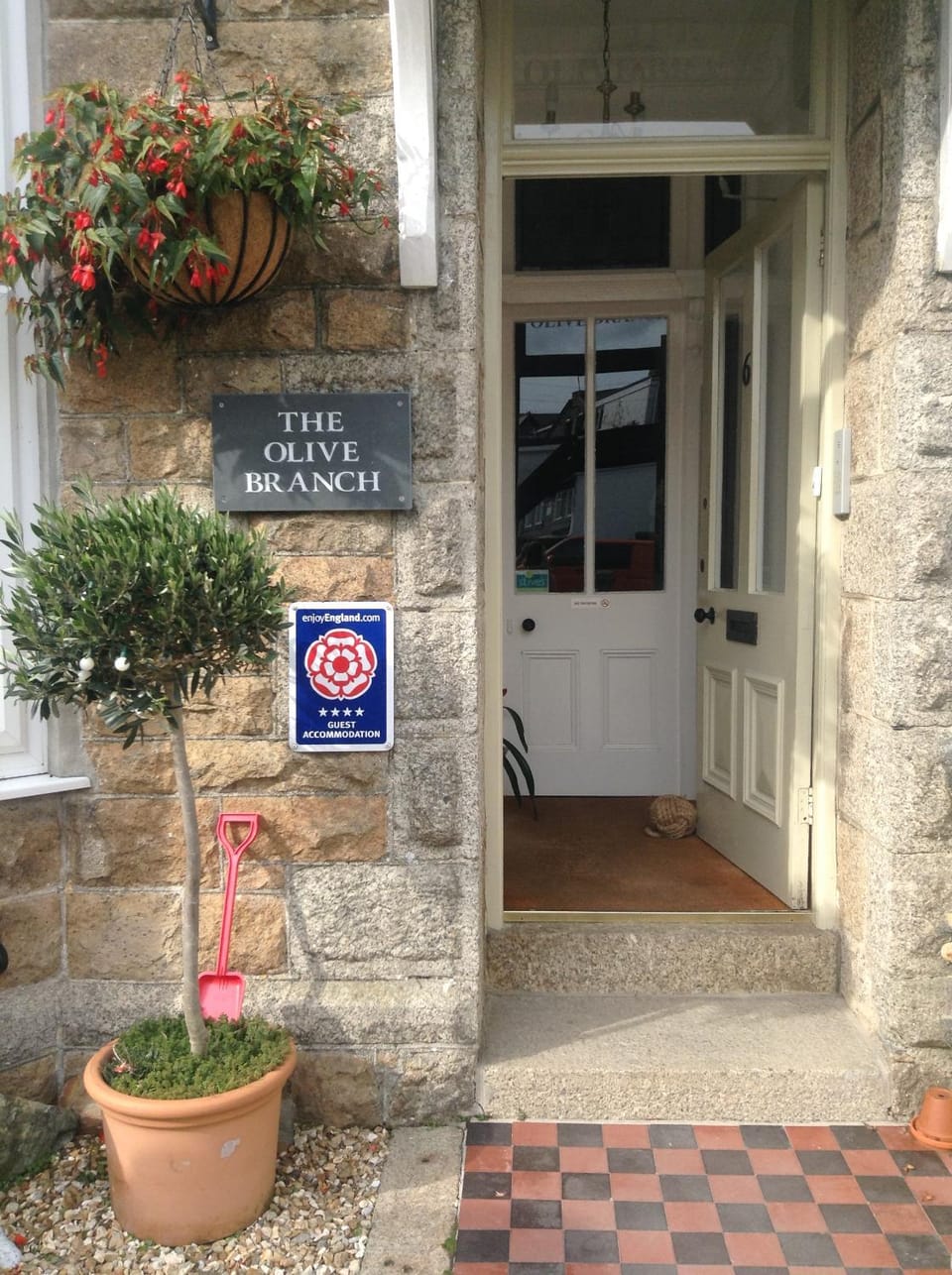 Facade/entrance