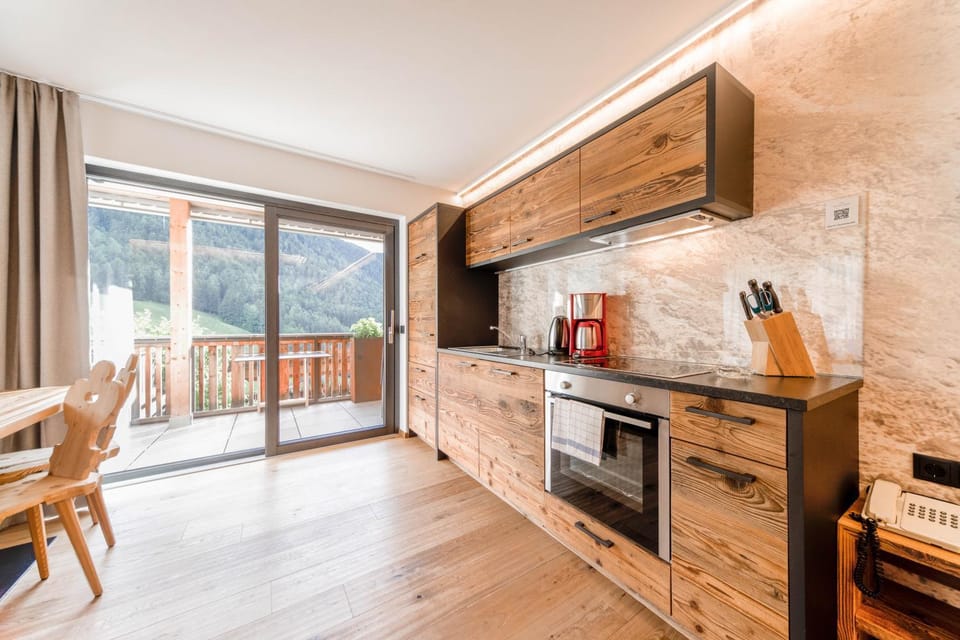 Property building, Kitchen or kitchenette, Living room