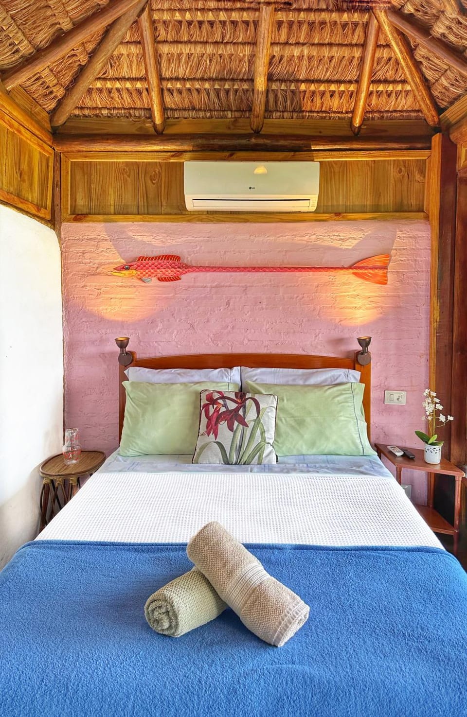 Bed, Bedroom, towels, air conditioner