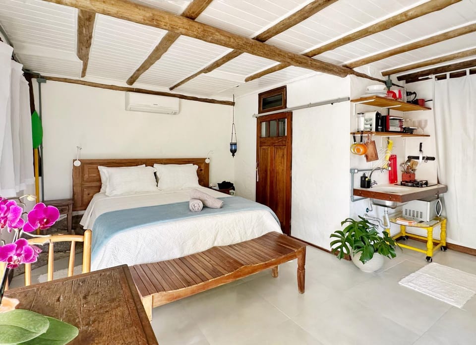 Bed, Coffee/tea facilities, Kitchen or kitchenette, Photo of the whole room, minibar