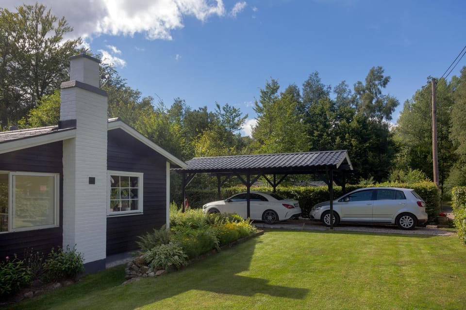 Property building, Garden, Garden view, Parking