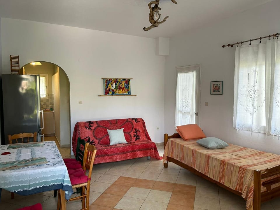 Bed, Living room, Seating area