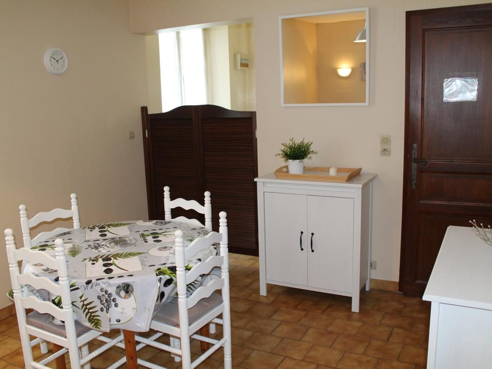 T2 lumineux au centre-ville de La Roche-Posay, proche thermes, avec Wi-Fi et lave-linge - FR-1-541-1 Apartment in Nouvelle-Aquitaine