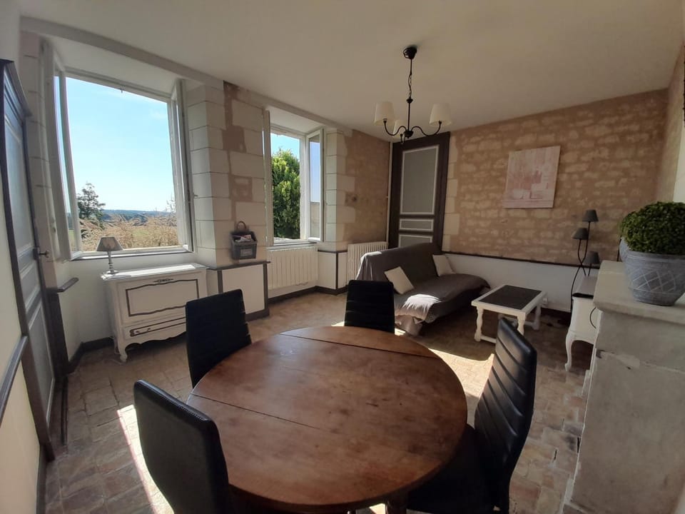 Gîte au calme avec jardin et WIFI à La Roche-Posay - FR-1-541-52 House in Nouvelle-Aquitaine