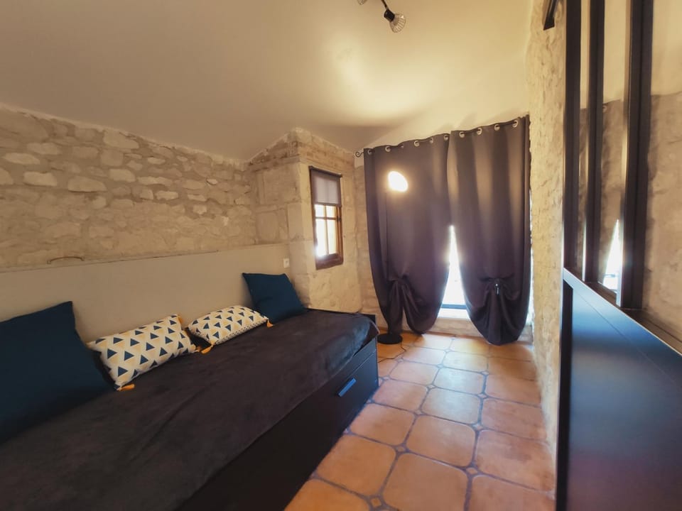 Maison Atypique 76m² - Centre La Roche-Posay, Terrasse, Jardin Clôturé - FR-1-541-60 House in Nouvelle-Aquitaine
