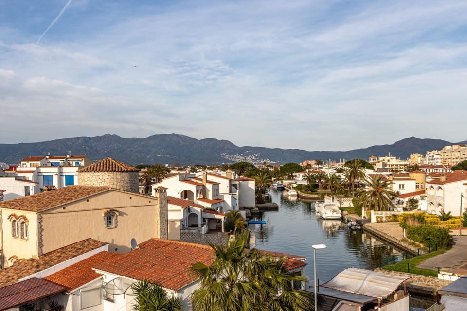 City view, Landmark view, Mountain view, River view, Sea view, Street view