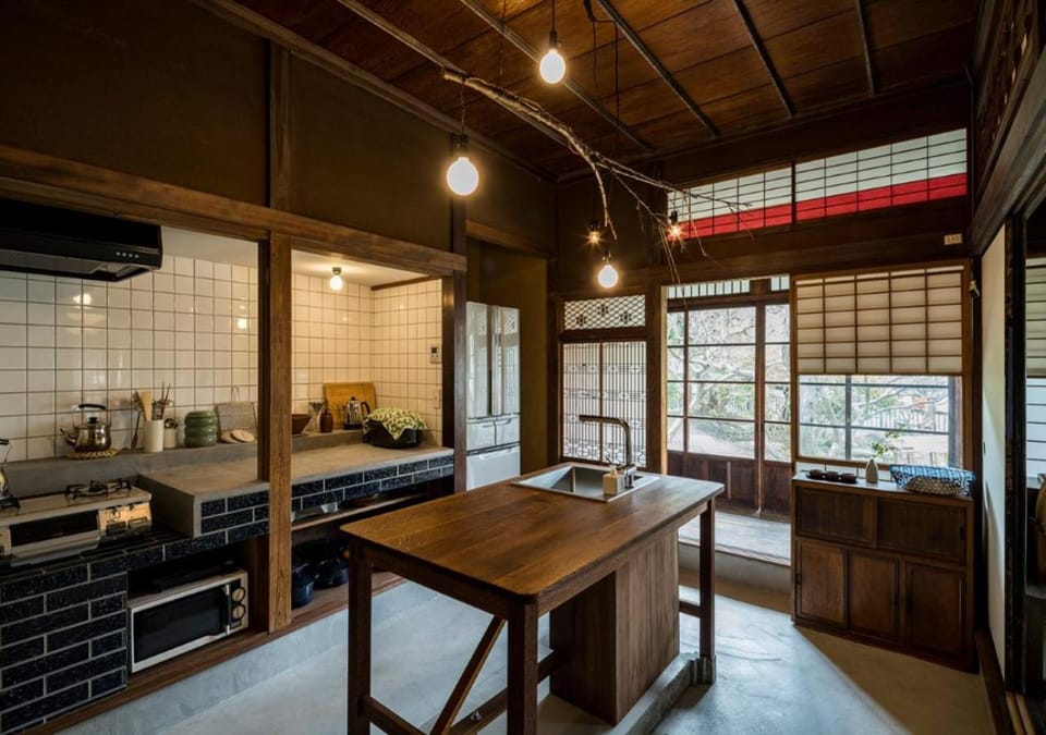 平野邸 Hayama Bed and Breakfast in Yokosuka