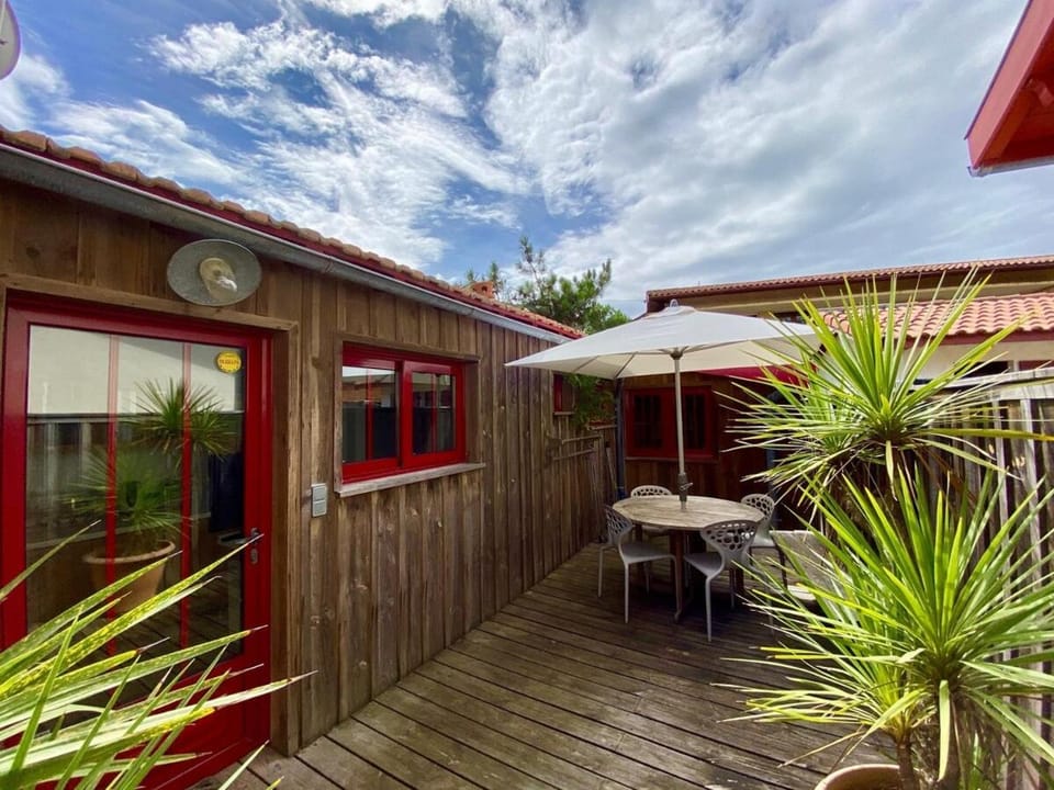 Idyllic Chalet right near the dunes in Cap Ferret House in La Teste-de-Buch