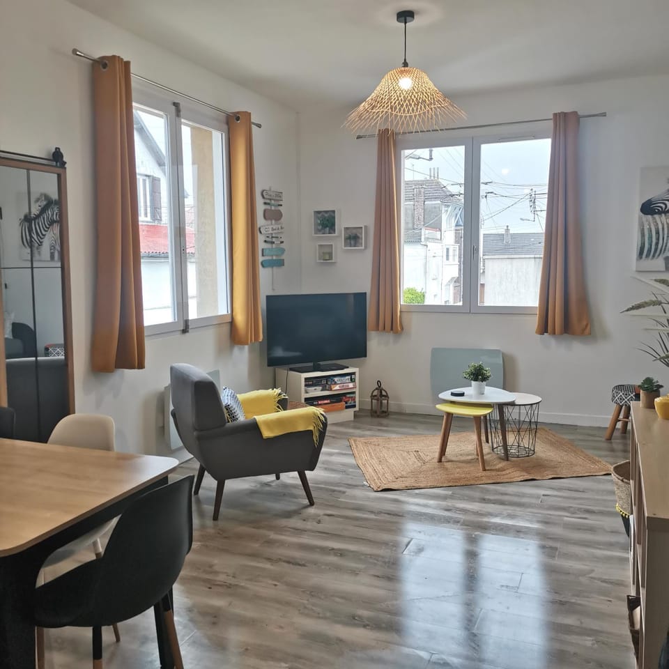 Communal lounge/ TV room