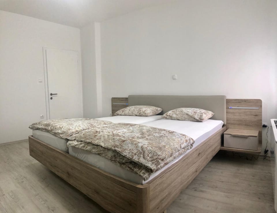 Bed, Photo of the whole room, Decorative detail, Bedroom, towels, air conditioner