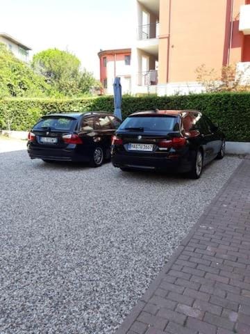 Neighbourhood, Area and facilities, Area and facilities