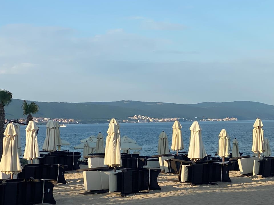 Nearby landmark, Day, Natural landscape, Lake view, Mountain view, River view, Sea view
