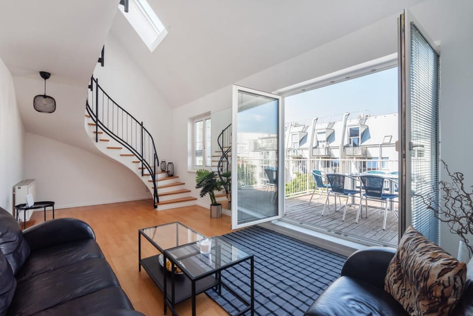 View (from property/room), Balcony/Terrace, Living room, Seating area