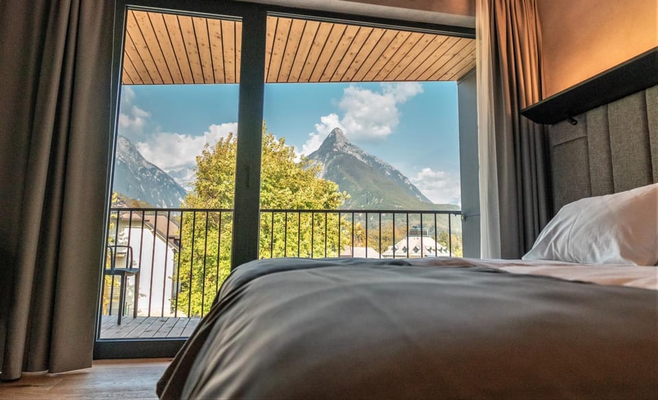 Balcony/Terrace, Mountain view