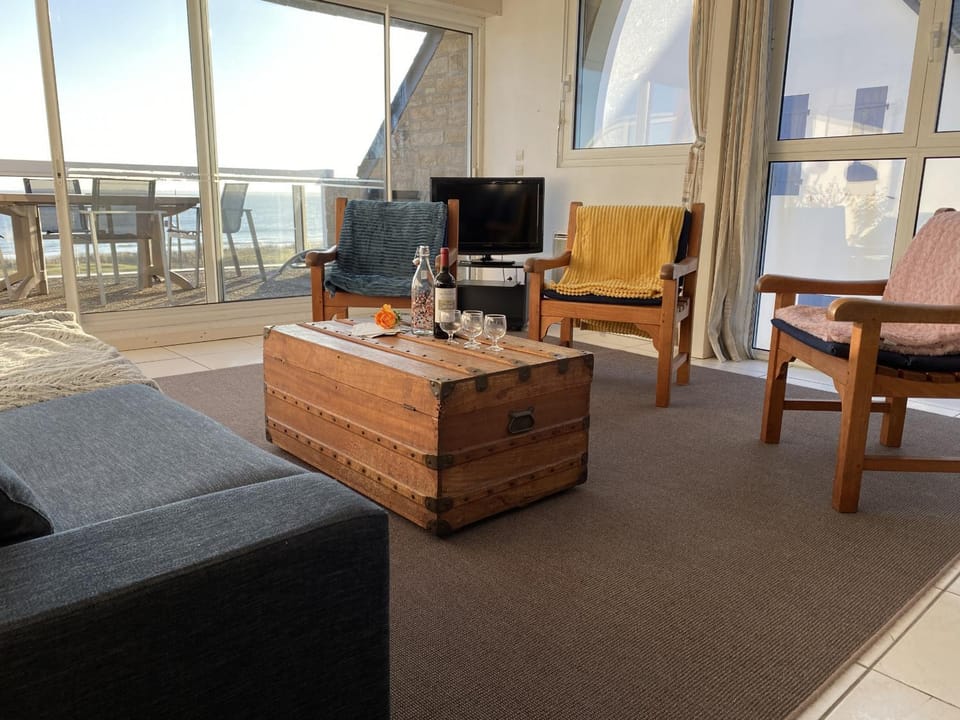 Communal lounge/ TV room, Living room