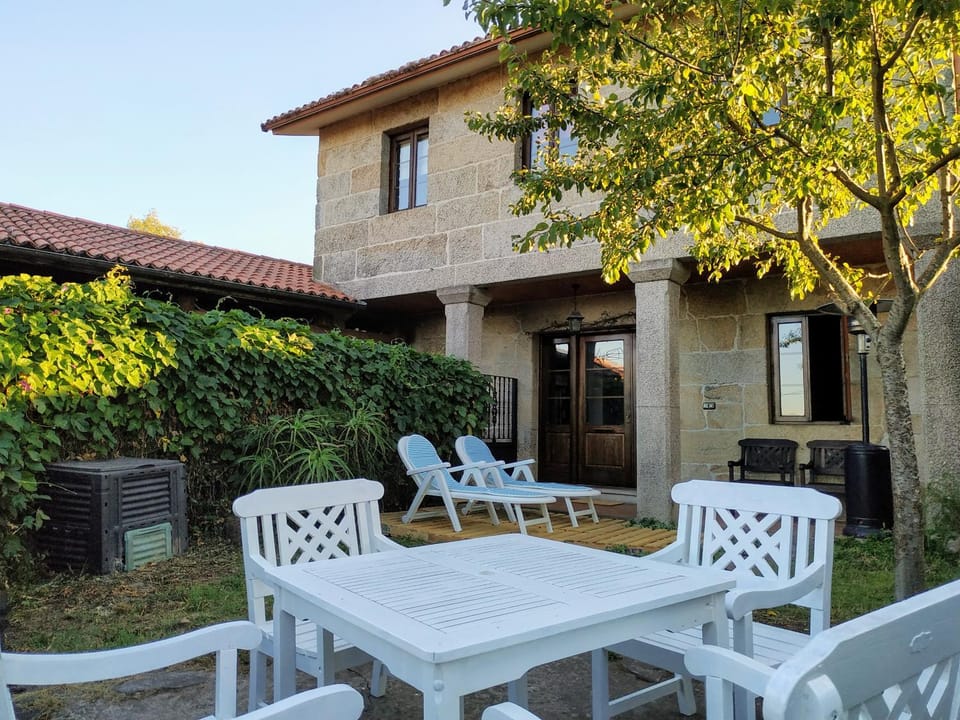 Property building, Patio, Garden