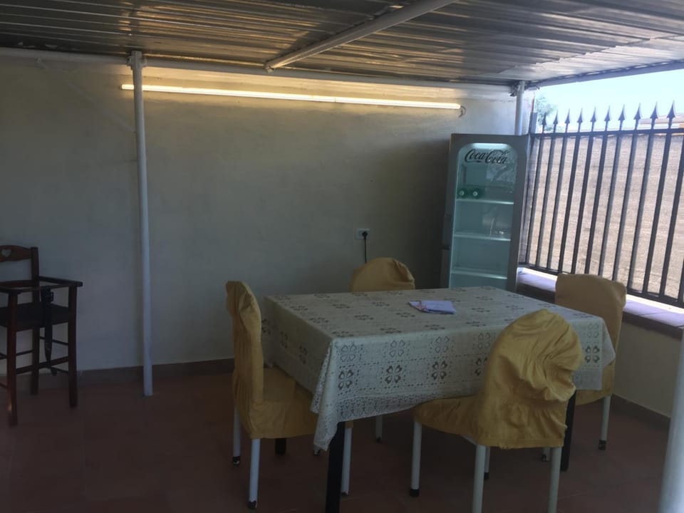 Seating area, Dining area