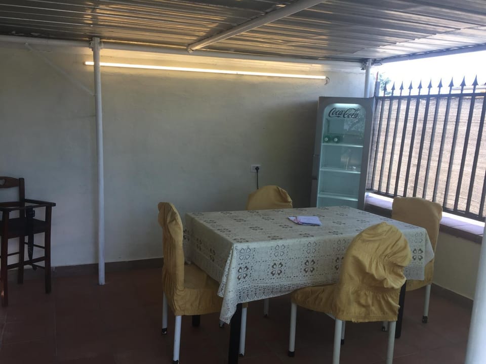 Seating area, Dining area