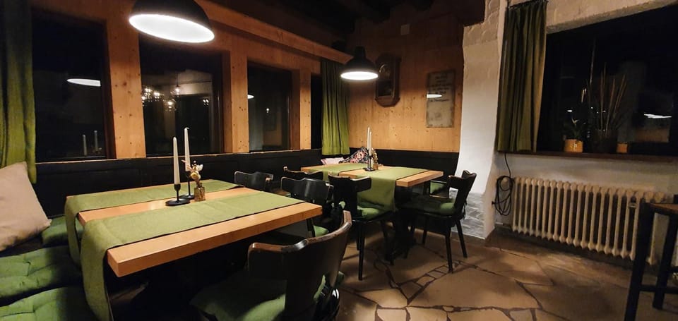 Seating area, Dining area